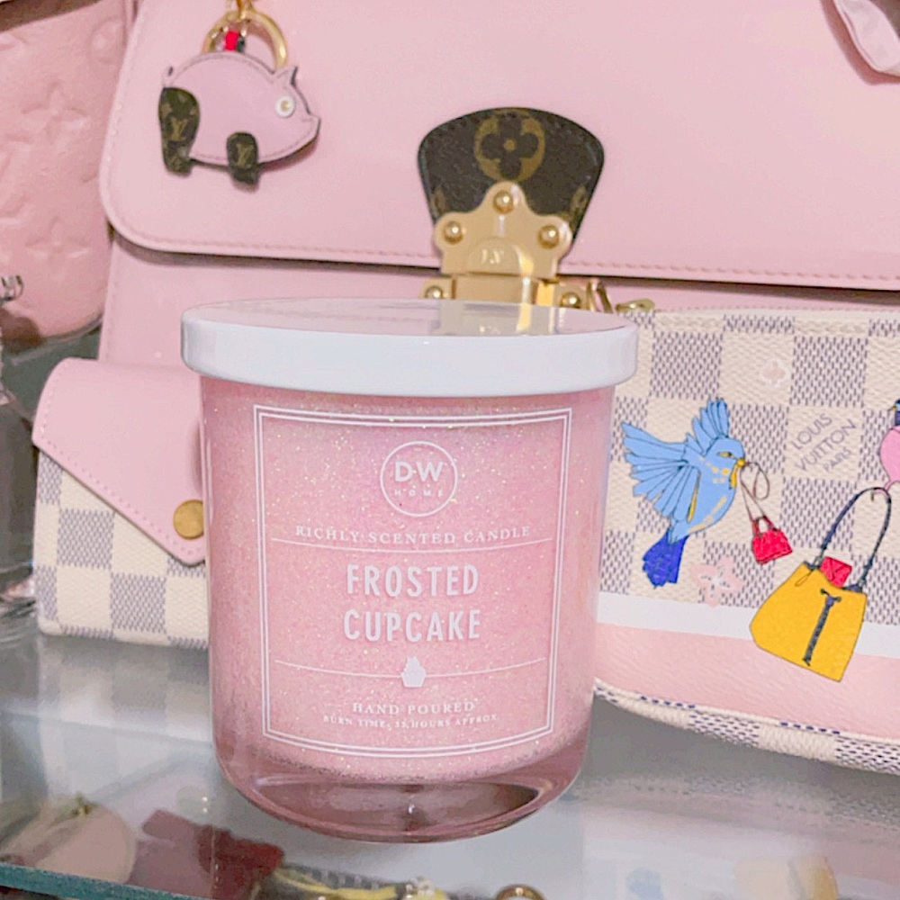 DW frosted cupcake candle